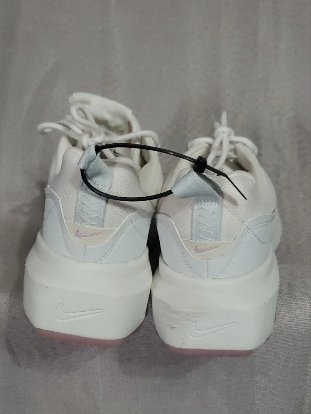 Nike Verona AIR Women’s White and Pink Air-Cushioned Sneakers